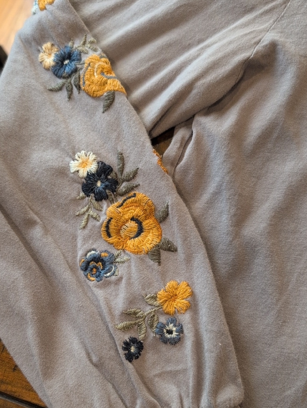 Driftwood Embroidered Floral Long Sleeve Macey Clare - Picture 3 of 7